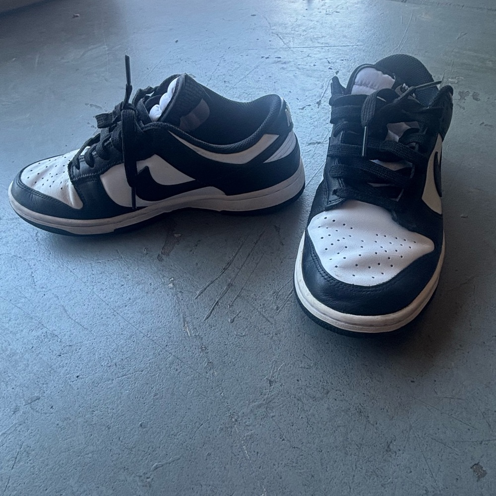 Nike Panda Dunks - Picture 2 of 3
